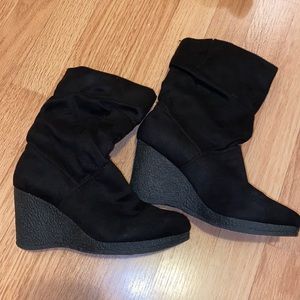 Like new black wedged booties